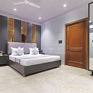 Hotel Preet Inn 05 Mints Walking Distance Nizamuddin Railway Station